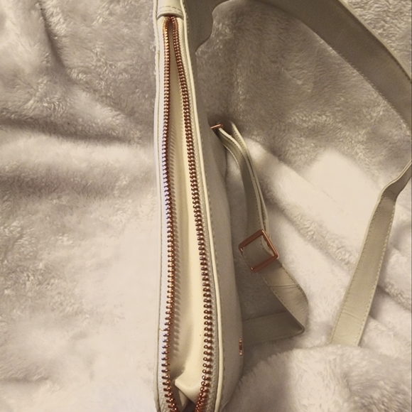 White Leather "Pockets Purse" with Rose gold color hardware by Radley London - Picture 8 of 10